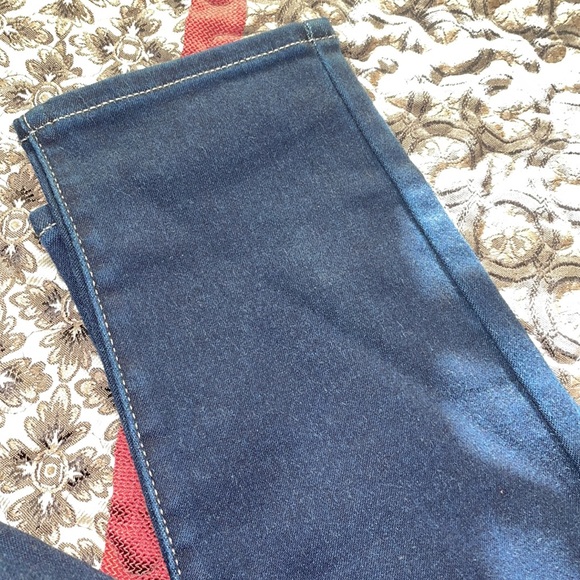 Levi skinny jeans - Picture 8 of 9